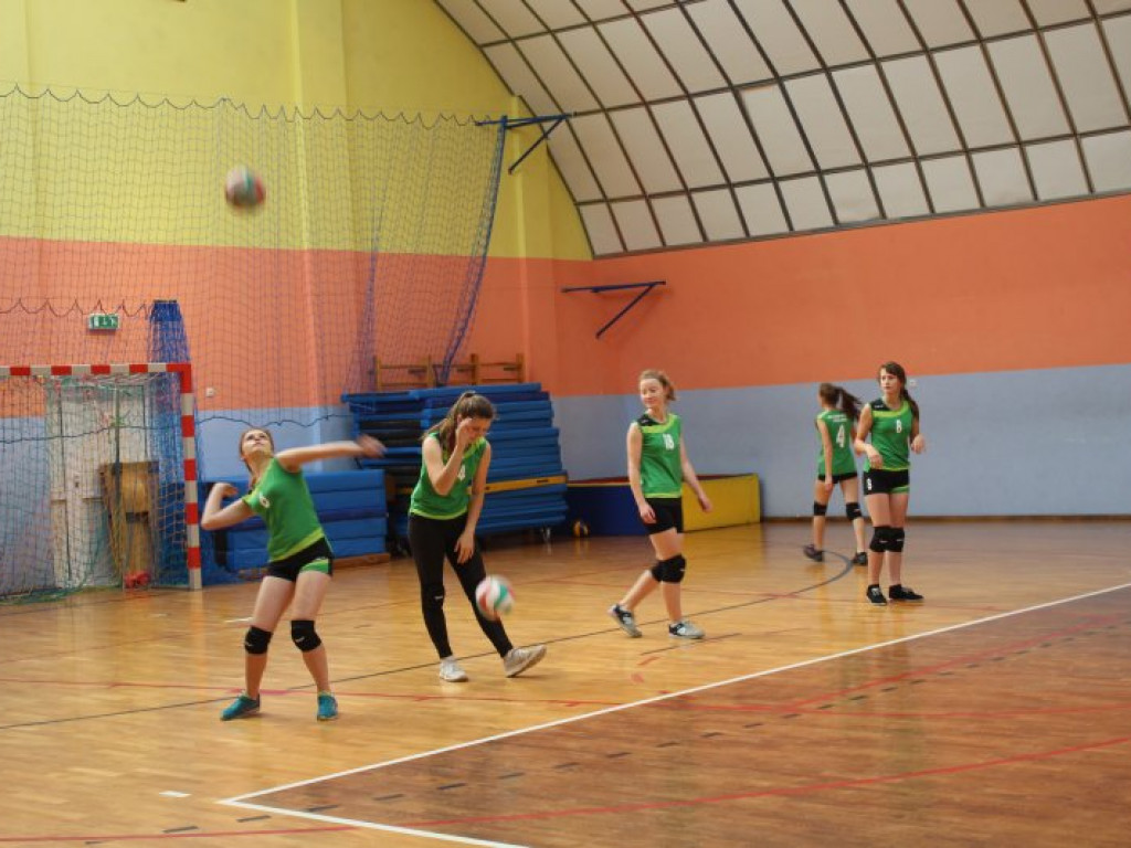 Turniej siatkówki z okazji Dnia Nauczyciela w Komarówce