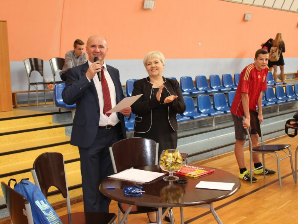 Turniej siatkówki z okazji Dnia Nauczyciela w Komarówce