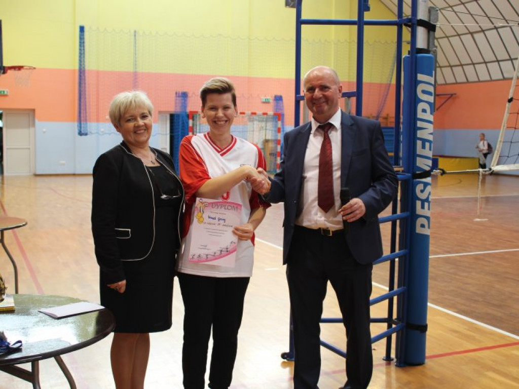 Turniej siatkówki z okazji Dnia Nauczyciela w Komarówce