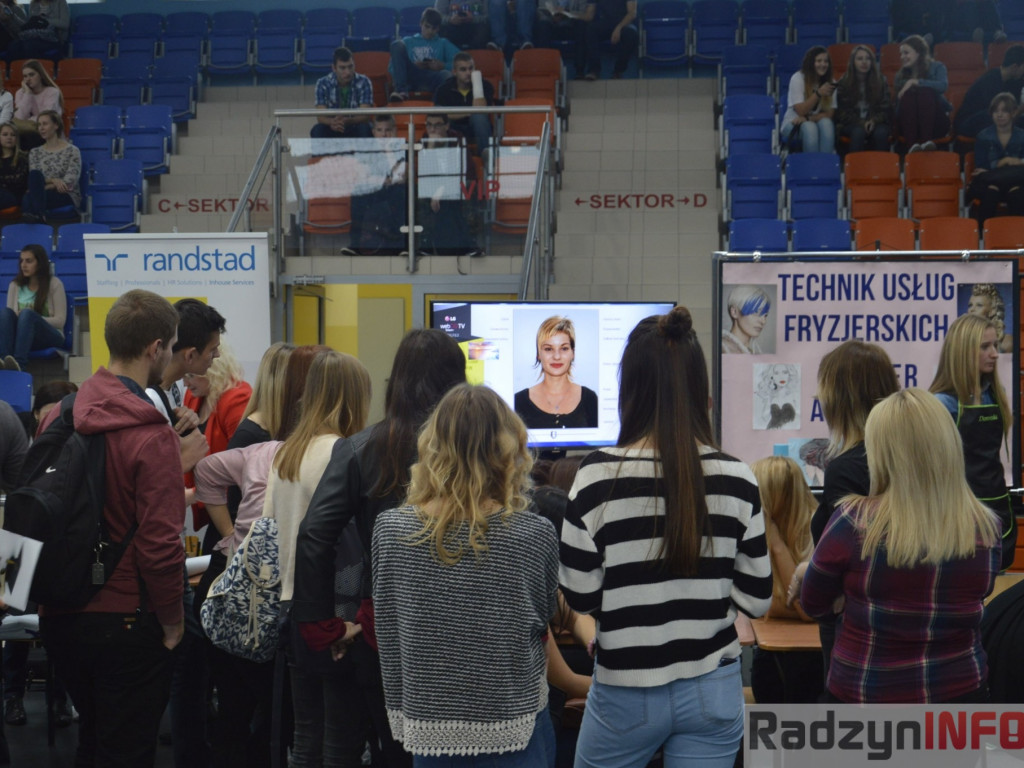 Zobaczyć młodzież w polskich zakładach pracy, a nie na lotniskach - Targi Pracy w ZSP