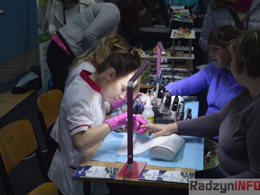 Zobaczyć młodzież w polskich zakładach pracy, a nie na lotniskach - Targi Pracy w ZSP