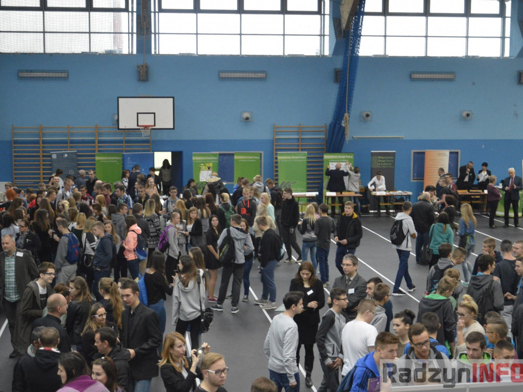 Zobaczyć młodzież w polskich zakładach pracy, a nie na lotniskach - Targi Pracy w ZSP