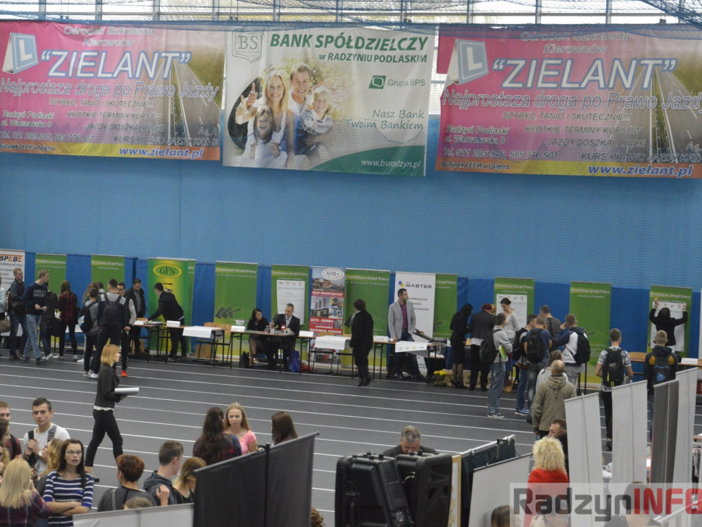 Zobaczyć młodzież w polskich zakładach pracy, a nie na lotniskach - Targi Pracy w ZSP