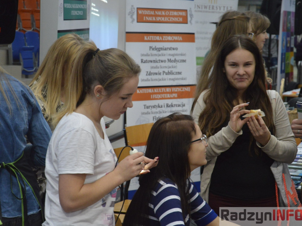 Zobaczyć młodzież w polskich zakładach pracy, a nie na lotniskach - Targi Pracy w ZSP