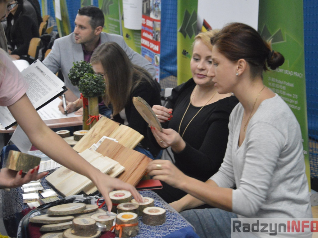 Zobaczyć młodzież w polskich zakładach pracy, a nie na lotniskach - Targi Pracy w ZSP