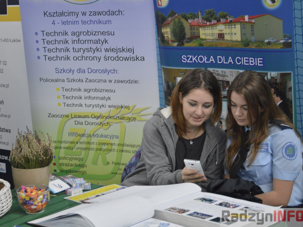 Zobaczyć młodzież w polskich zakładach pracy, a nie na lotniskach - Targi Pracy w ZSP