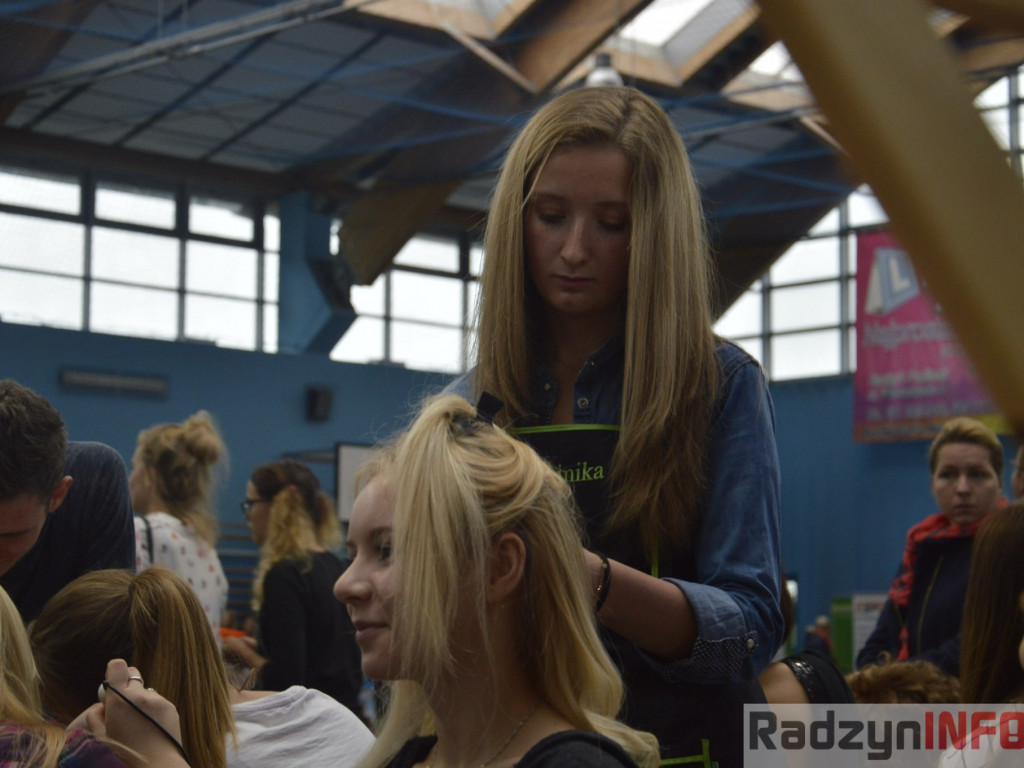 Zobaczyć młodzież w polskich zakładach pracy, a nie na lotniskach - Targi Pracy w ZSP