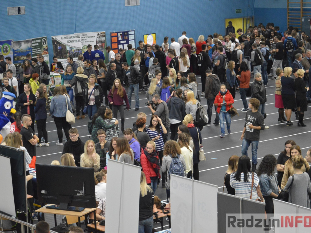 Zobaczyć młodzież w polskich zakładach pracy, a nie na lotniskach - Targi Pracy w ZSP