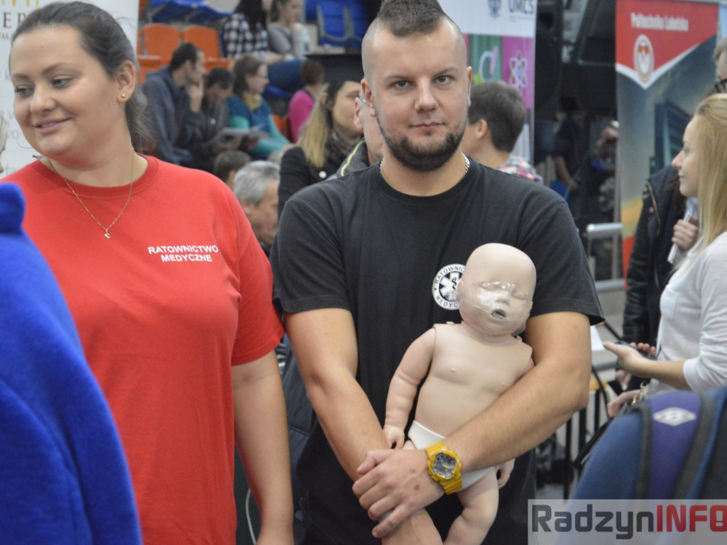 Zobaczyć młodzież w polskich zakładach pracy, a nie na lotniskach - Targi Pracy w ZSP