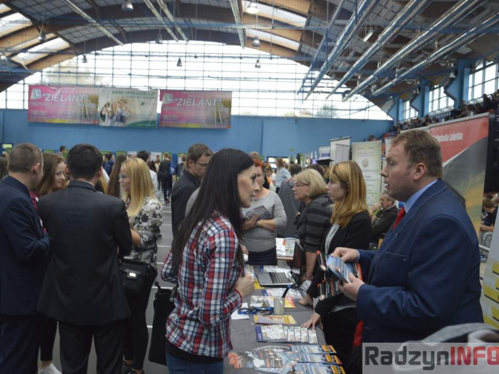 Zobaczyć młodzież w polskich zakładach pracy, a nie na lotniskach - Targi Pracy w ZSP