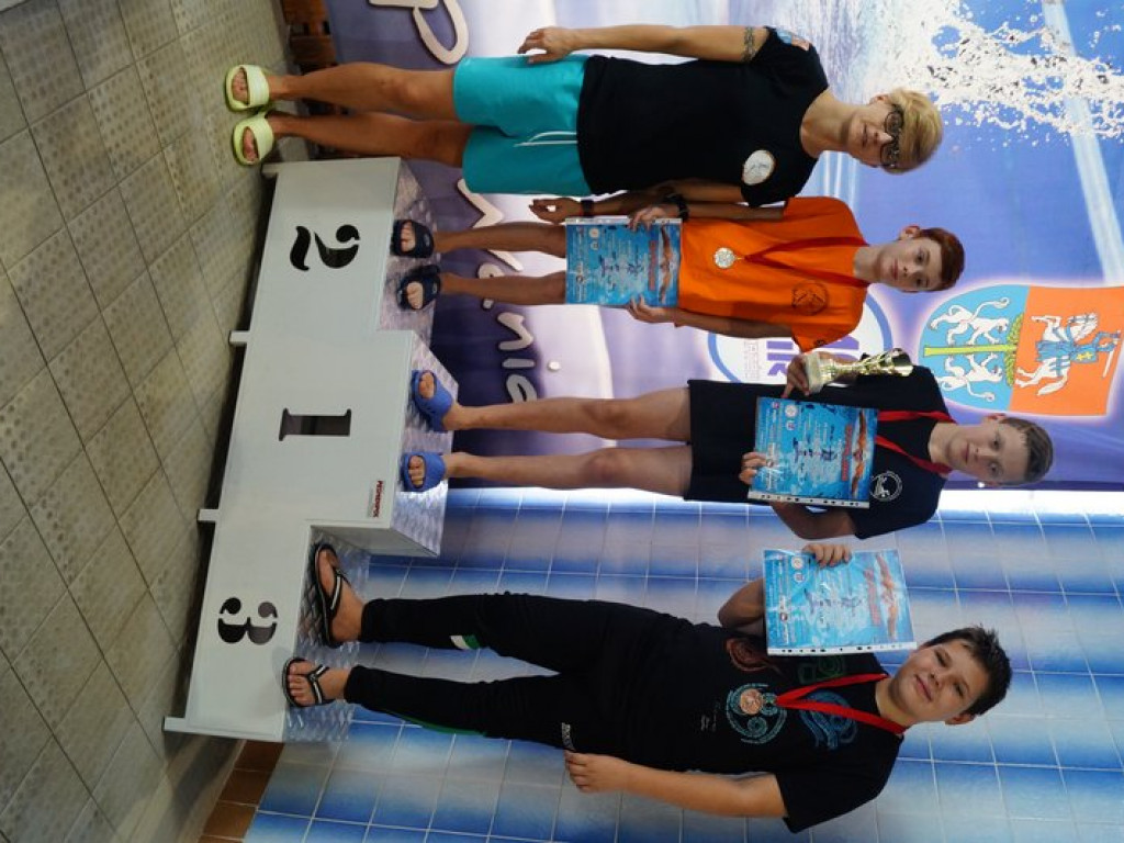 Radzyńscy pływacy na zawodach w Lubartowie