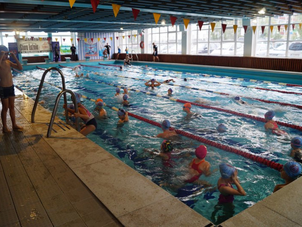 Radzyńscy pływacy na zawodach w Lubartowie