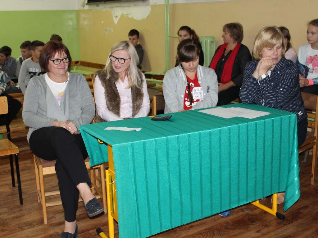 Otrzęsiny klas pierwszych w gimnazjum ZPO w Woli Osowińskiej