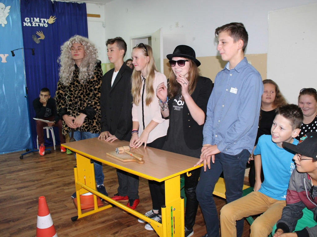 Otrzęsiny klas pierwszych w gimnazjum ZPO w Woli Osowińskiej