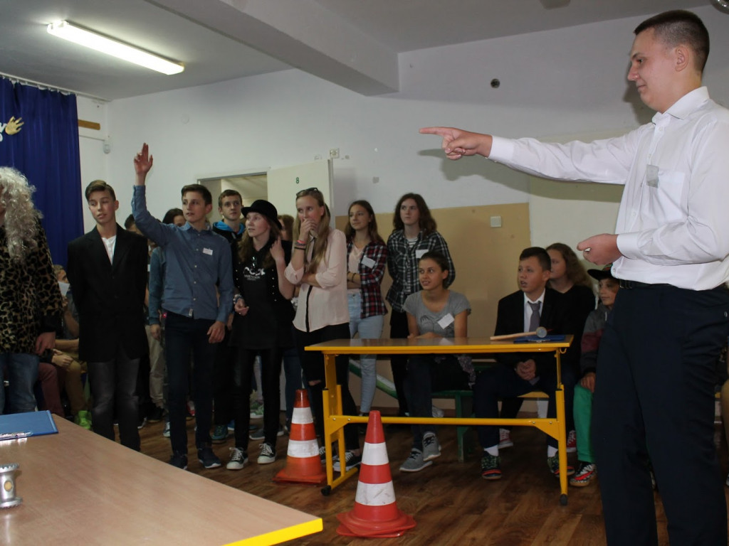 Otrzęsiny klas pierwszych w gimnazjum ZPO w Woli Osowińskiej