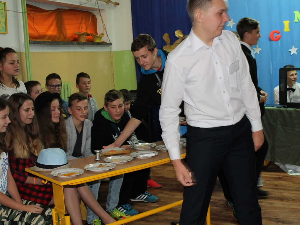 Otrzęsiny klas pierwszych w gimnazjum ZPO w Woli Osowińskiej