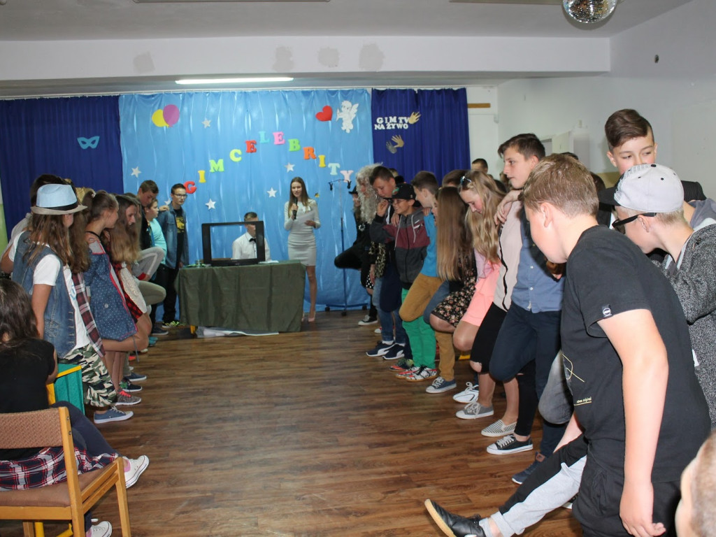 Otrzęsiny klas pierwszych w gimnazjum ZPO w Woli Osowińskiej