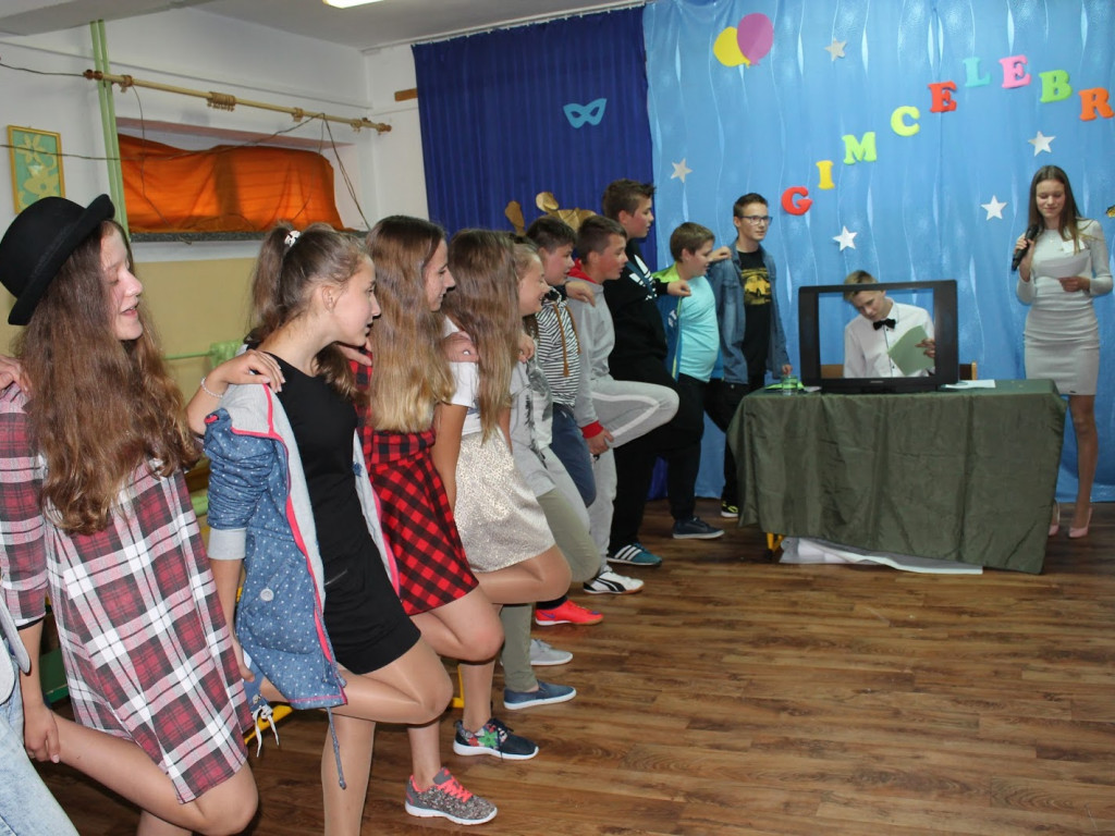 Otrzęsiny klas pierwszych w gimnazjum ZPO w Woli Osowińskiej