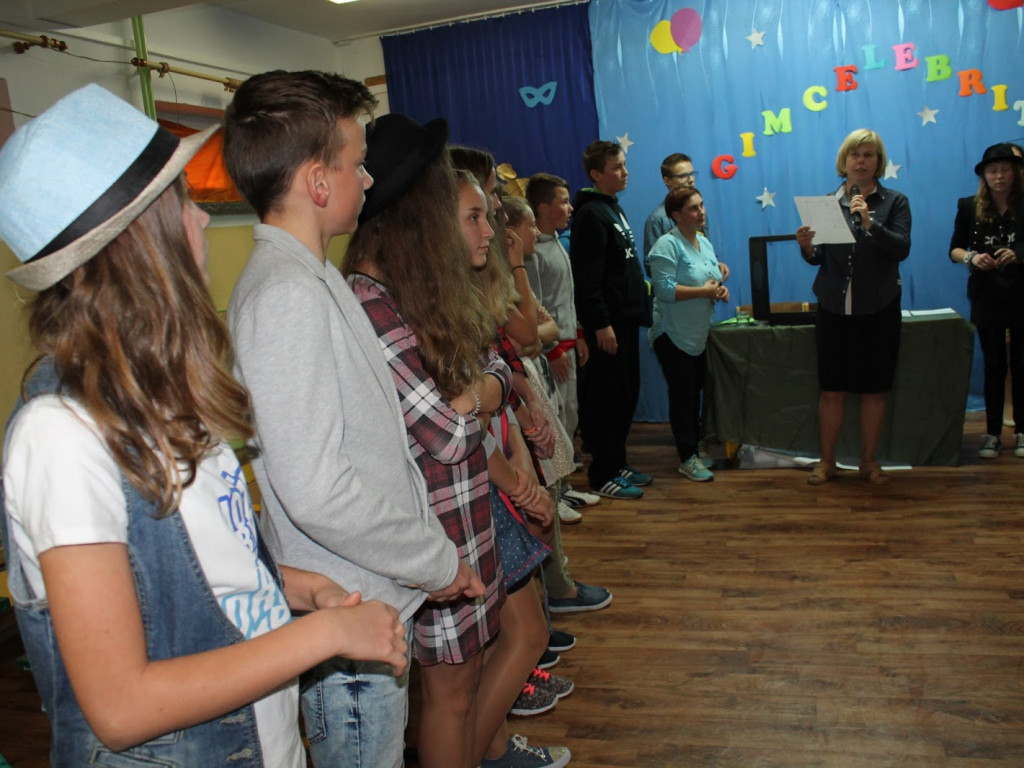 Otrzęsiny klas pierwszych w gimnazjum ZPO w Woli Osowińskiej