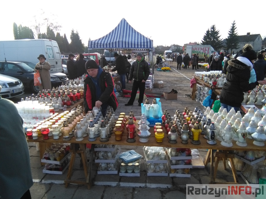 Nawiedzając najstarszy radzyński cmentarz