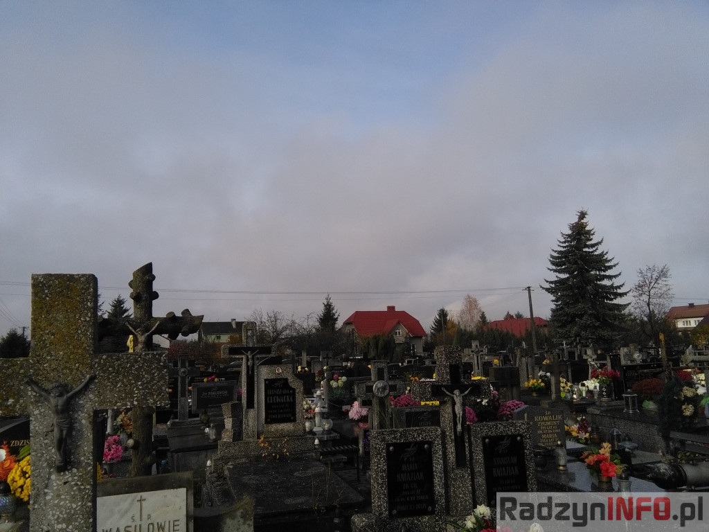 Nawiedzając najstarszy radzyński cmentarz