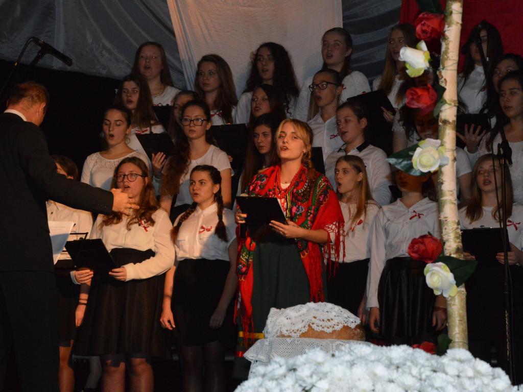 Patriotyczna wieczornica uczniów radzyńskich gimnazjów