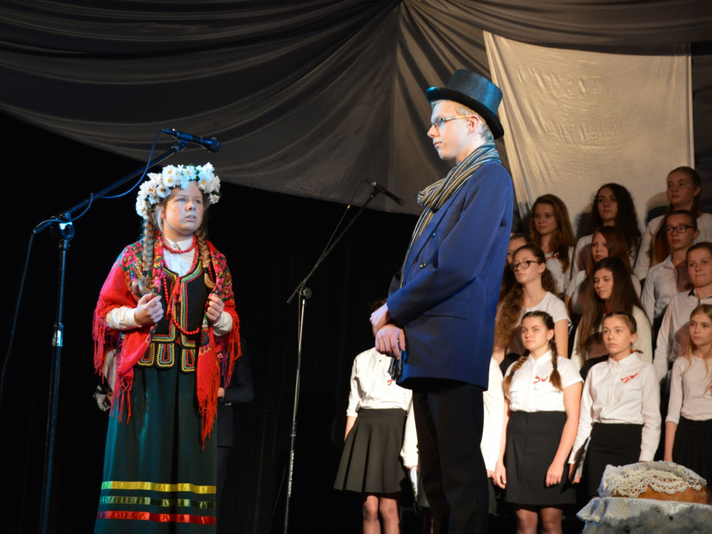 Patriotyczna wieczornica uczniów radzyńskich gimnazjów