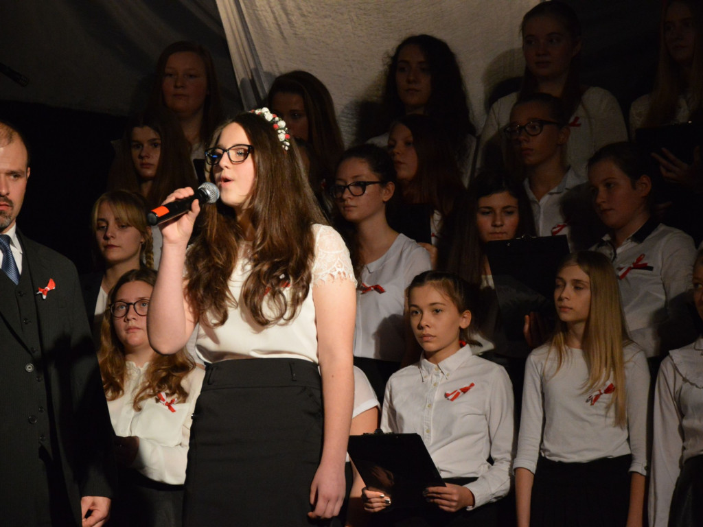 Patriotyczna wieczornica uczniów radzyńskich gimnazjów