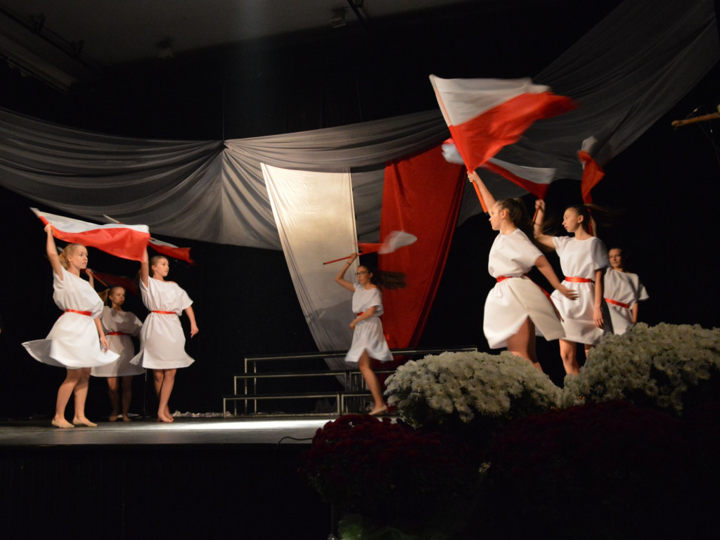 Patriotyczna wieczornica uczniów radzyńskich gimnazjów