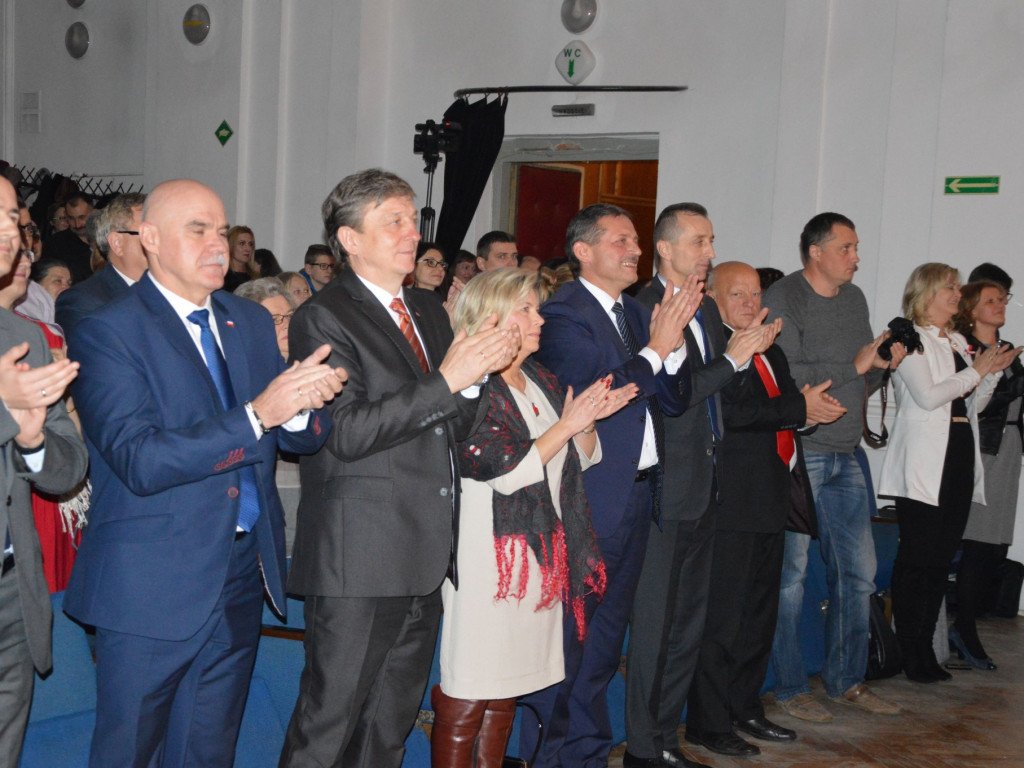 Patriotyczna wieczornica uczniów radzyńskich gimnazjów