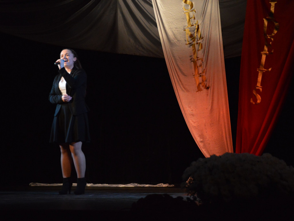 Patriotyczna wieczornica uczniów radzyńskich gimnazjów