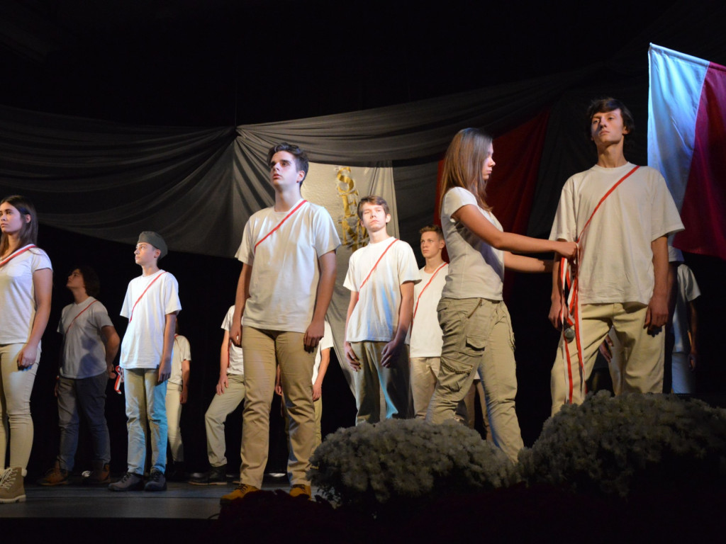 Patriotyczna wieczornica uczniów radzyńskich gimnazjów