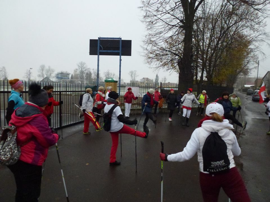 Miłośnicy Nordic Walking uczcili Święto Niepodległości
