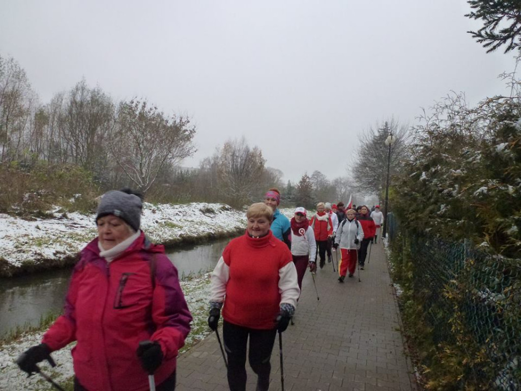 Miłośnicy Nordic Walking uczcili Święto Niepodległości