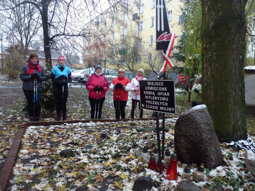 Miłośnicy Nordic Walking uczcili Święto Niepodległości