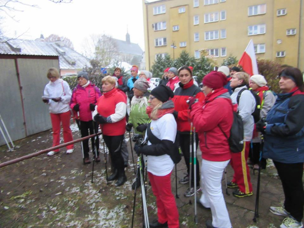 Miłośnicy Nordic Walking uczcili Święto Niepodległości