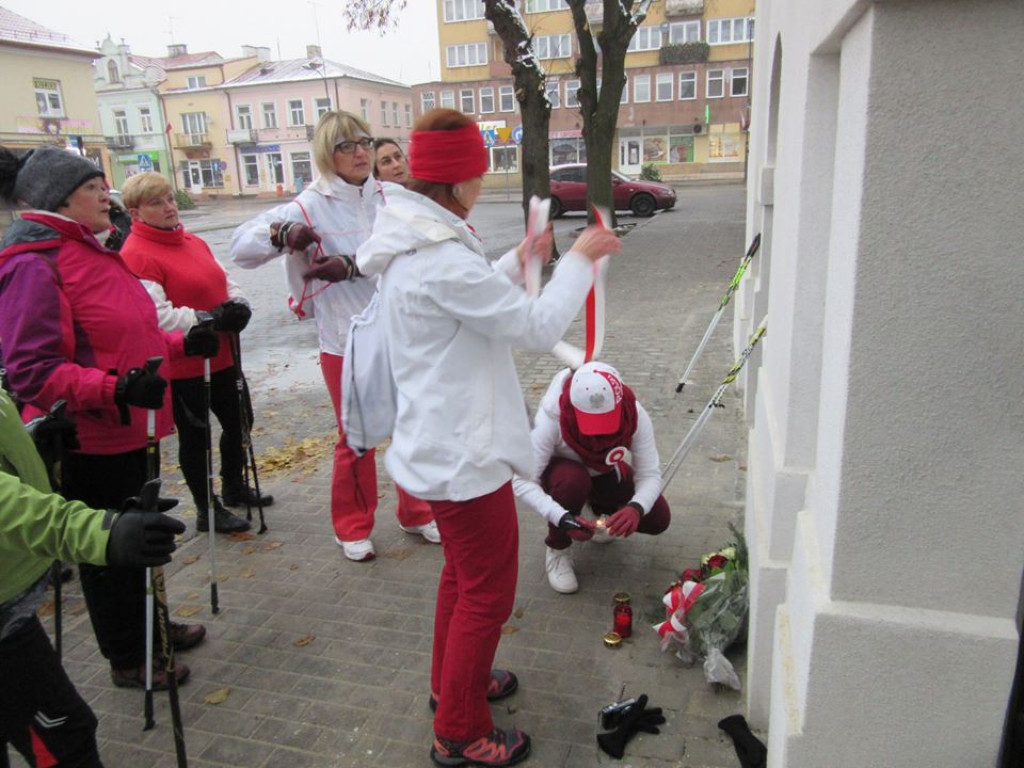 Miłośnicy Nordic Walking uczcili Święto Niepodległości