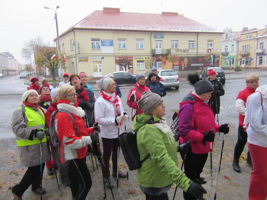 Miłośnicy Nordic Walking uczcili Święto Niepodległości