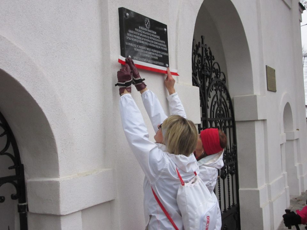 Miłośnicy Nordic Walking uczcili Święto Niepodległości