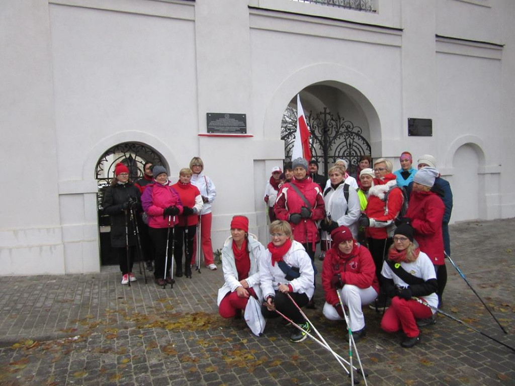 Miłośnicy Nordic Walking uczcili Święto Niepodległości