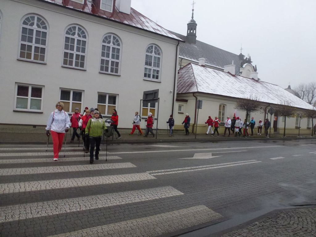 Miłośnicy Nordic Walking uczcili Święto Niepodległości