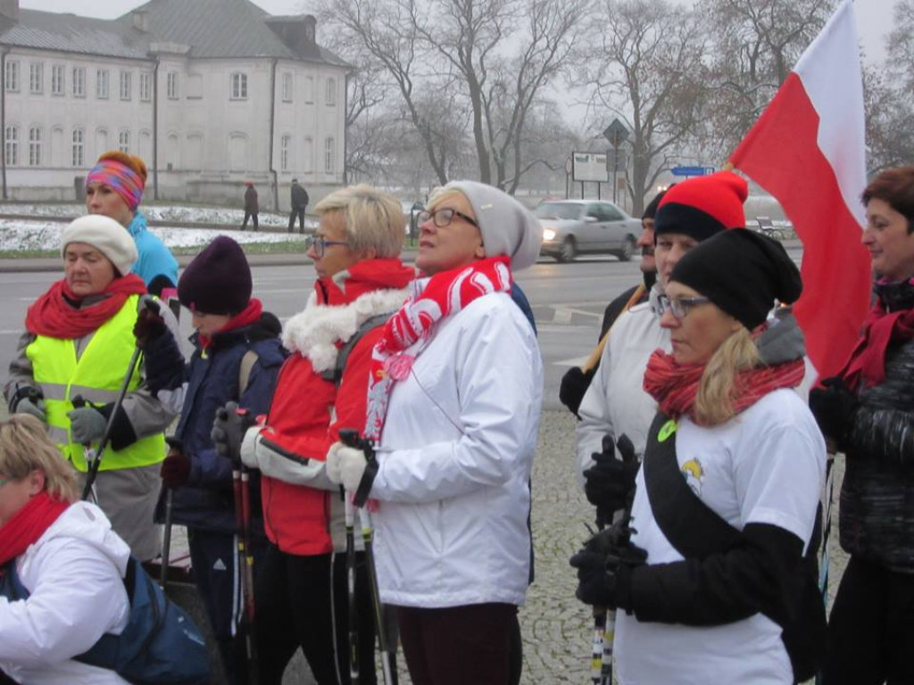 Miłośnicy Nordic Walking uczcili Święto Niepodległości
