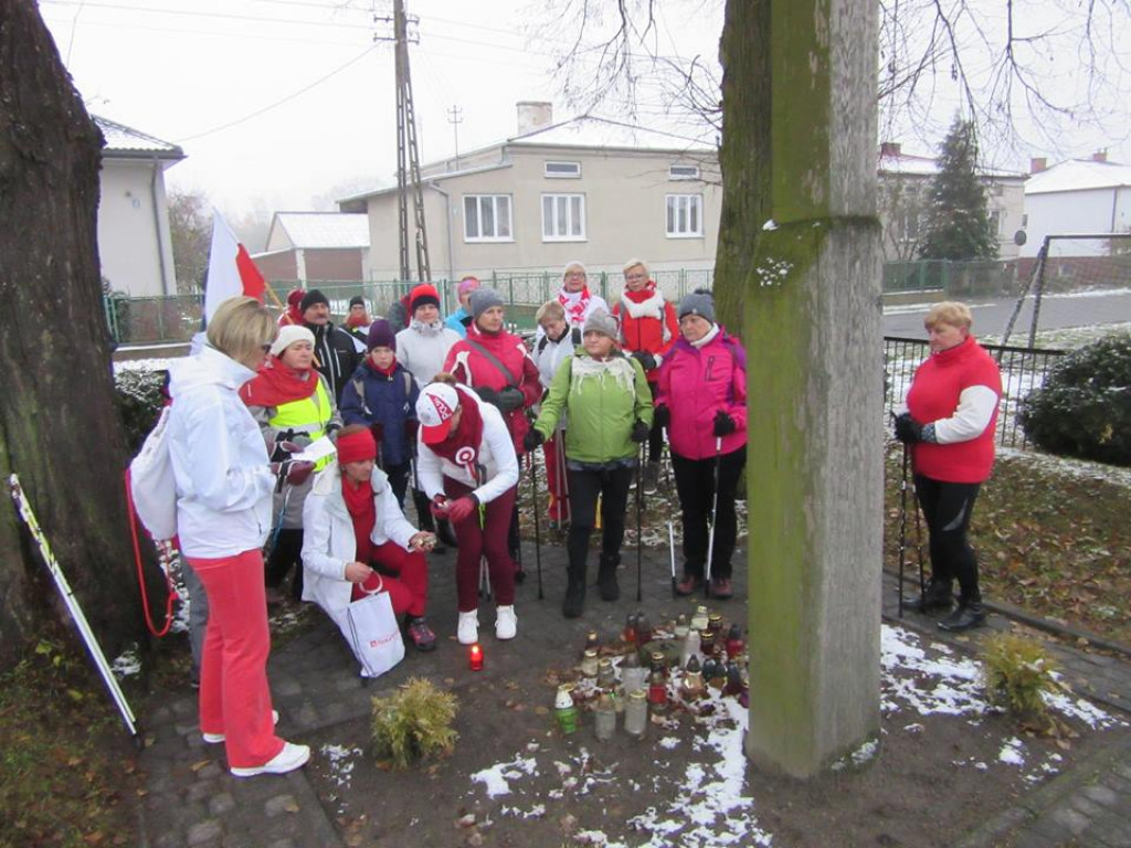 Miłośnicy Nordic Walking uczcili Święto Niepodległości