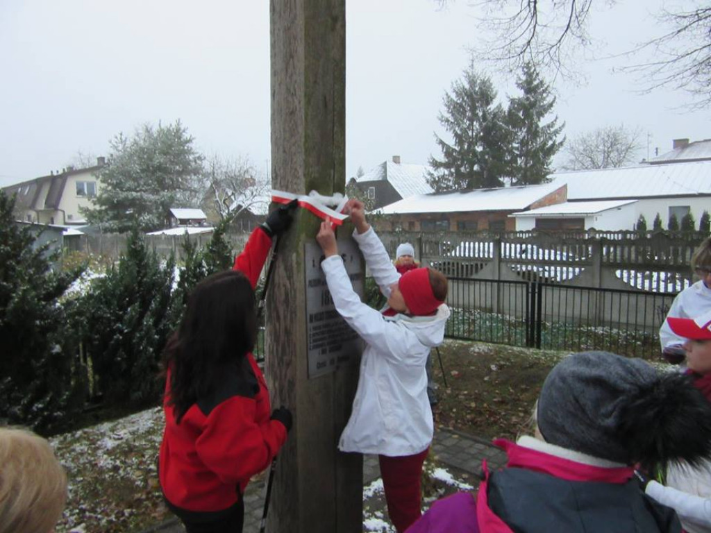 Miłośnicy Nordic Walking uczcili Święto Niepodległości