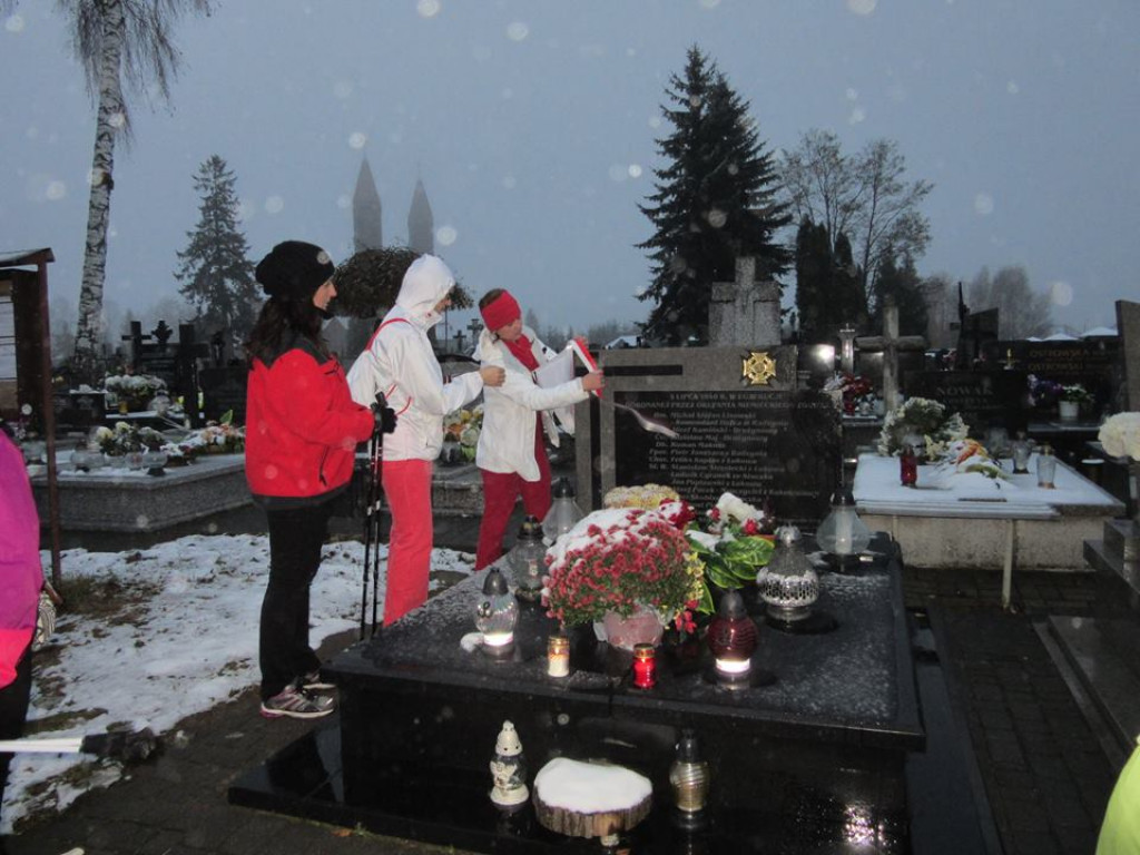 Miłośnicy Nordic Walking uczcili Święto Niepodległości