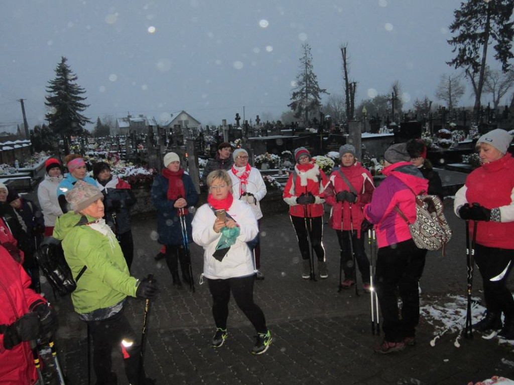 Miłośnicy Nordic Walking uczcili Święto Niepodległości