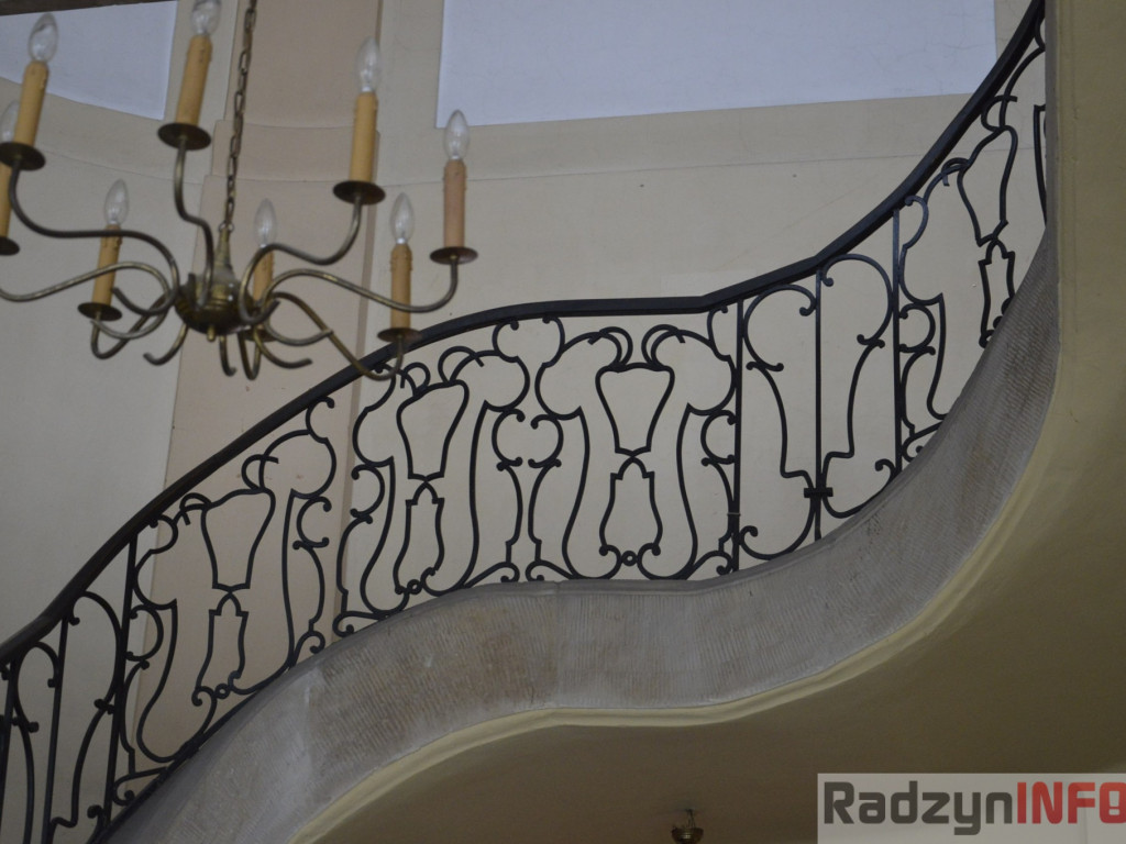 Spacer po korpusie głównym pałacu Potockich