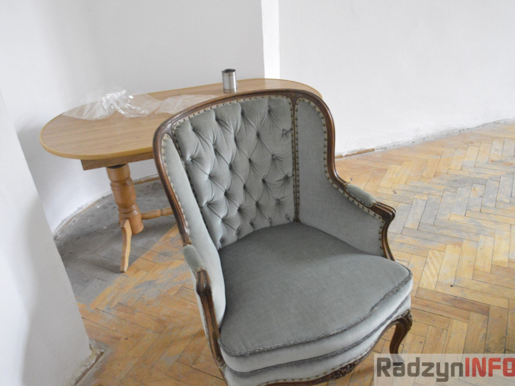 Spacer po korpusie głównym pałacu Potockich