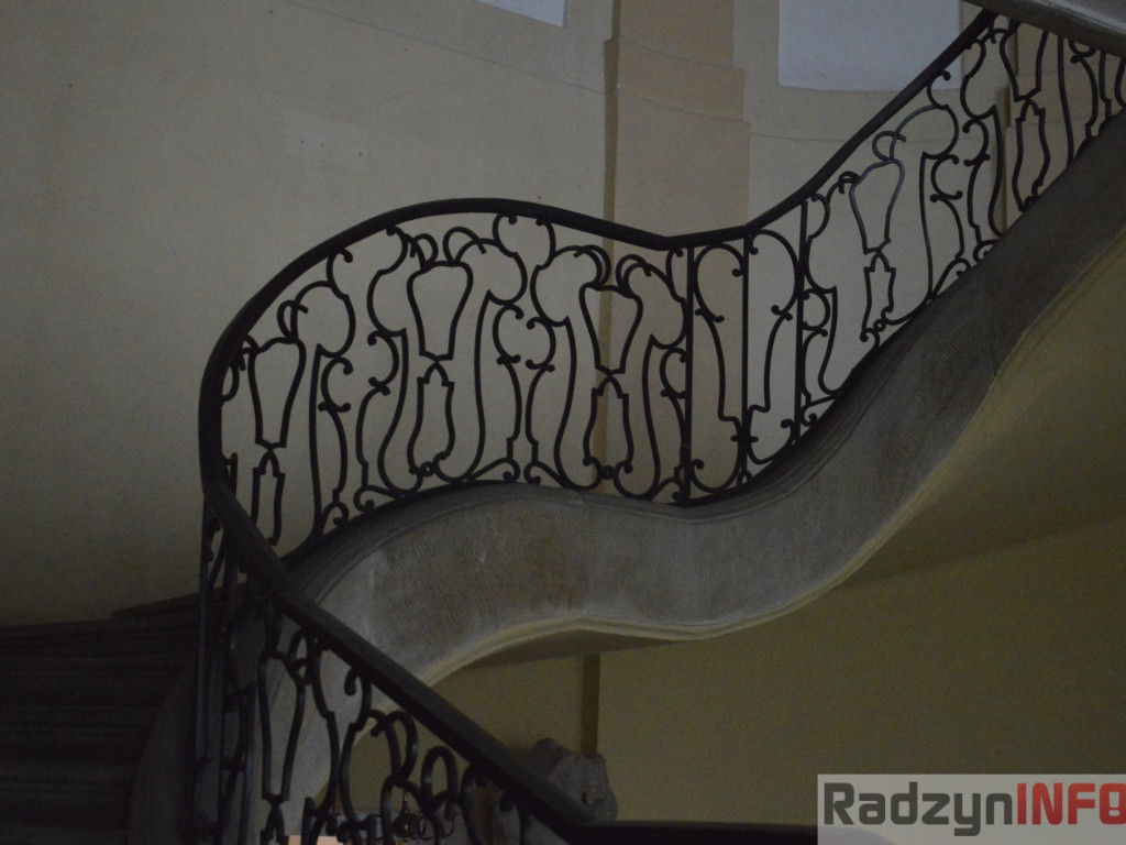 Spacer po korpusie głównym pałacu Potockich