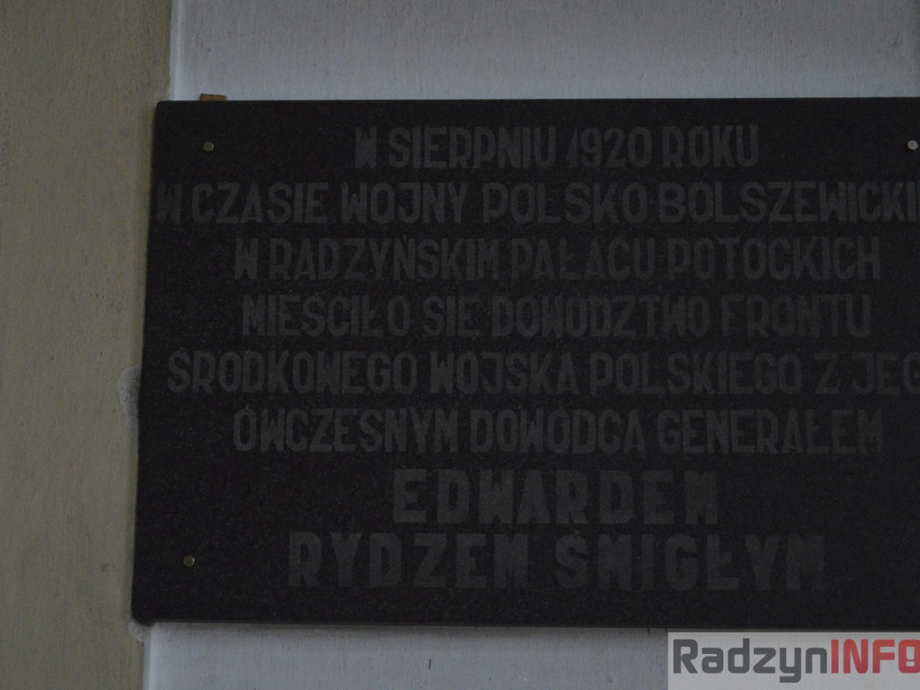 Spacer po korpusie głównym pałacu Potockich